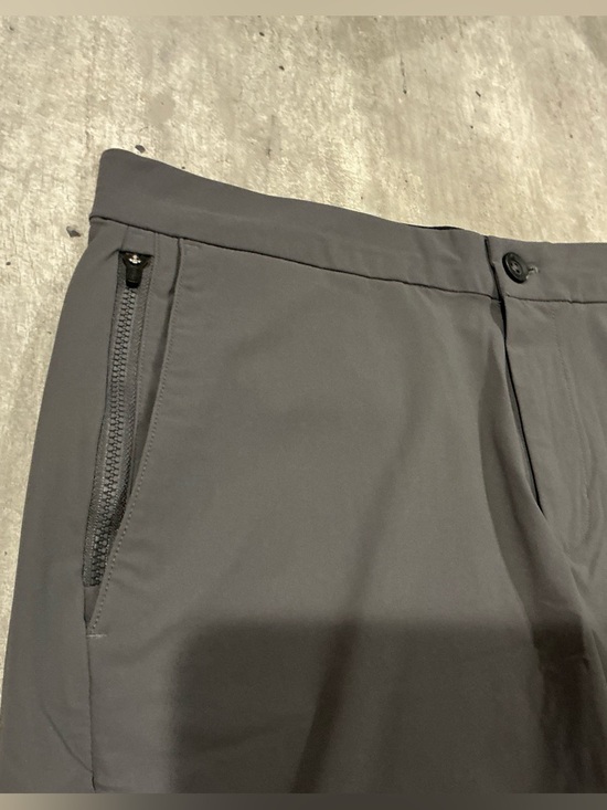 Vuori Men’s Medium Fleet Chino Short Charcoal 8” Inseam - Picture 7 of 8